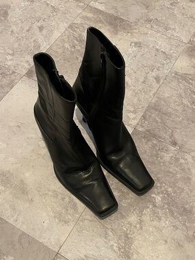 Charles David Square Toe Heel Leather Boots